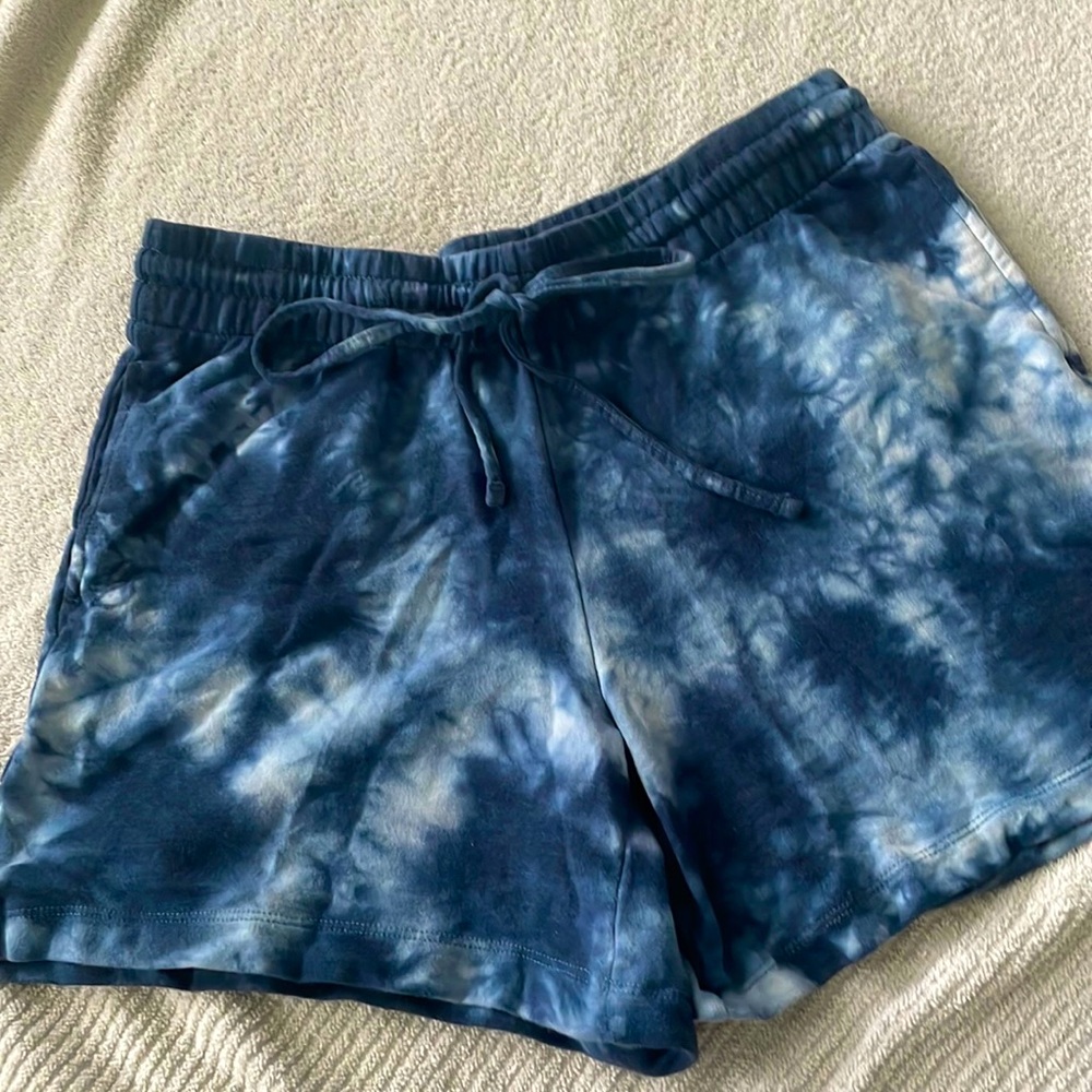 Danskin Cotton/Polyester Navy and White shorts, pockets, adjustable, 3.5 inseam